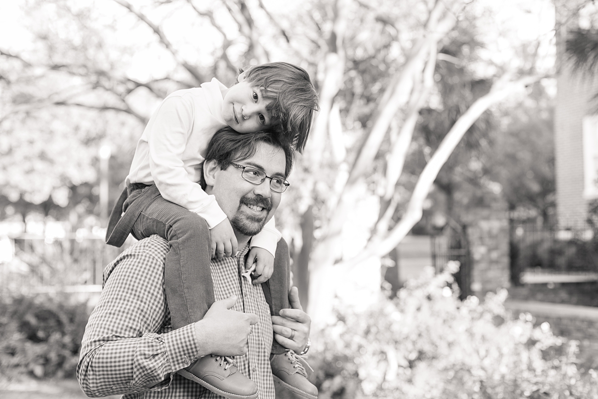 dad carries son on his shoulders during family session